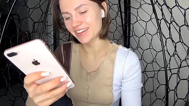 Snapshot of JoleneCutforth chatting on January 9, 2026, 8:27 pm JoleneCutforth online show from January 9, 2026, 8:27 pm