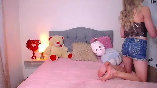 Snapshot of Kitten_Riot chatting on February 16, 2026, 11:57 pm Kitten Riot online show from February 16, 2026, 11:57 pm