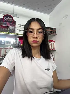 lunaluxury22 online show from March 30, 2026, 1:45 pm