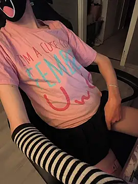 Femboitea-official online show from April 9, 2026, 8:04 pm