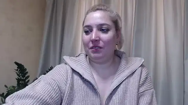 Snapshot of sweetpussy13 chatting on February 19, 2025, 6:55 am sweetpussy13 online show from February 19, 2025, 6:55 am