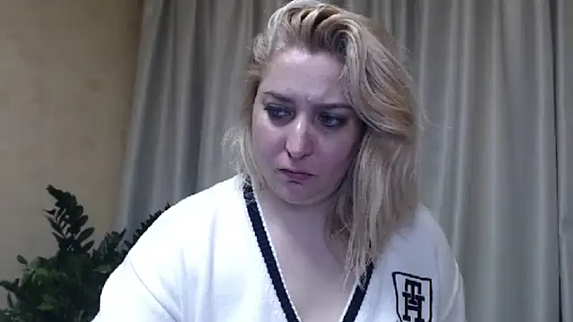 Snapshot of sweetpussy13 chatting on March 14, 2025, 9:35 am sweetpussy13 online show from March 14, 2025, 9:35 am