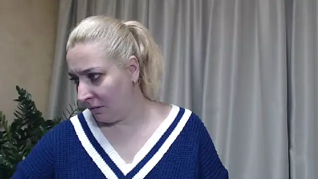 Snapshot of sweetpussy13 chatting on October 30, 2025, 8:34 am sweetpussy13 online show from October 30, 2025, 8:34 am