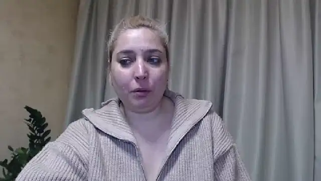 Snapshot of sweetpussy13 chatting on February 19, 2025, 10:01 am sweetpussy13 online show from February 19, 2025, 10:01 am