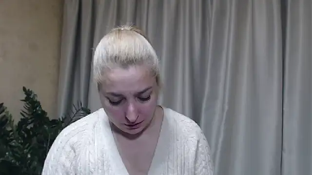 Snapshot of sweetpussy13 chatting on October 31, 2025, 7:05 am sweetpussy13 online show from October 31, 2025, 7:05 am