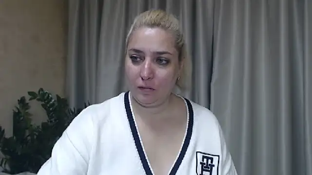 Snapshot of sweetpussy13 chatting on September 26, 2025, 5:25 am sweetpussy13 online show from September 26, 2025, 5:25 am