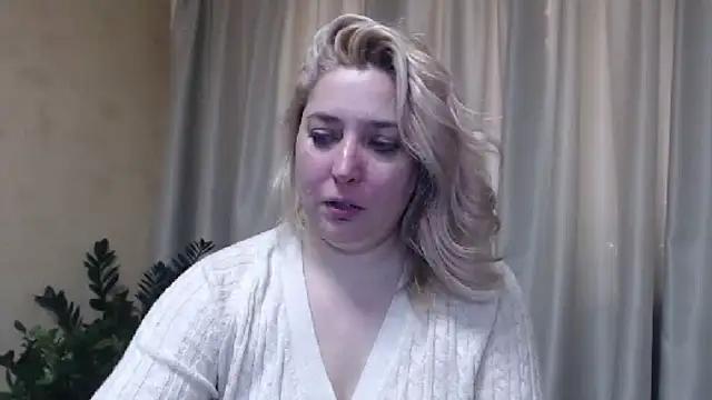 Snapshot of sweetpussy13 chatting on February 18, 2025, 7:21 am sweetpussy13 online show from February 18, 2025, 7:21 am