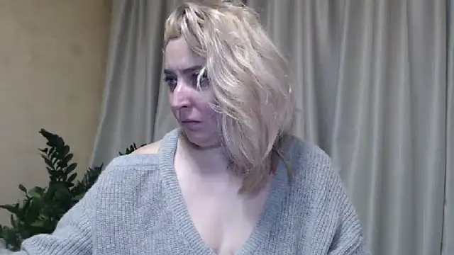 Snapshot of sweetpussy13 chatting on February 25, 2025, 9:42 am sweetpussy13 online show from February 25, 2025, 9:42 am