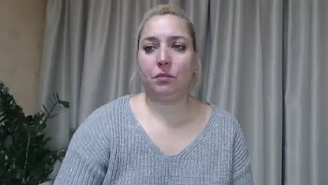 Snapshot of sweetpussy13 chatting on October 22, 2025, 6:02 am sweetpussy13 online show from October 22, 2025, 6:02 am