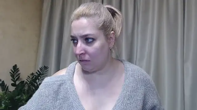 Snapshot of sweetpussy13 chatting on February 15, 2025, 6:44 am sweetpussy13 online show from February 15, 2025, 6:44 am