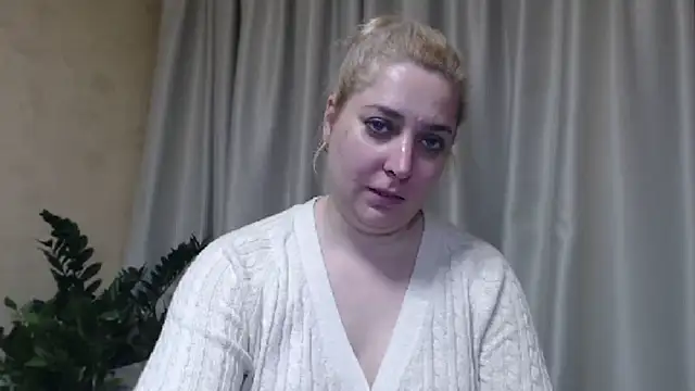 Snapshot of sweetpussy13 chatting on March 13, 2025, 10:15 am sweetpussy13 online show from March 13, 2025, 10:15 am