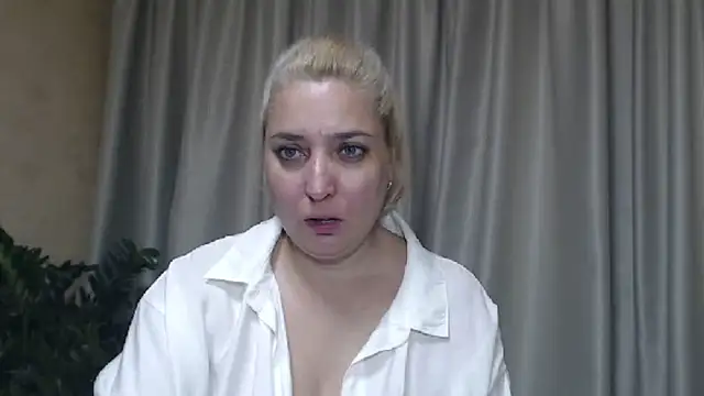 Snapshot of sweetpussy13 chatting on September 9, 2025, 5:28 am sweetpussy13 online show from September 9, 2025, 5:28 am