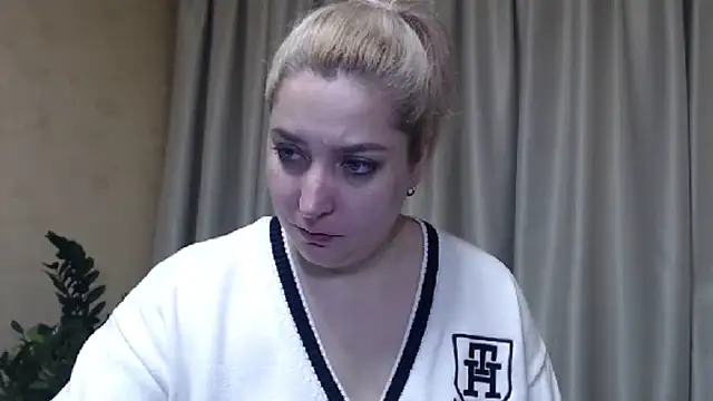 Snapshot of sweetpussy13 chatting on March 4, 2025, 7:19 am sweetpussy13 online show from March 4, 2025, 7:19 am