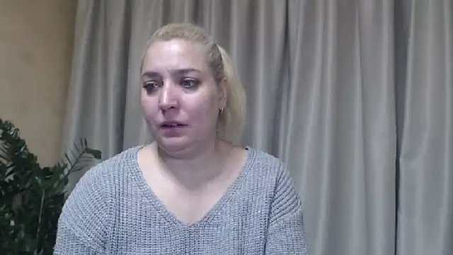 Snapshot of sweetpussy13 chatting on October 28, 2025, 7:18 am sweetpussy13 online show from October 28, 2025, 7:18 am