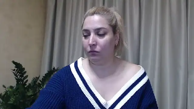 Snapshot of sweetpussy13 chatting on March 6, 2025, 6:52 am sweetpussy13 online show from March 6, 2025, 6:52 am