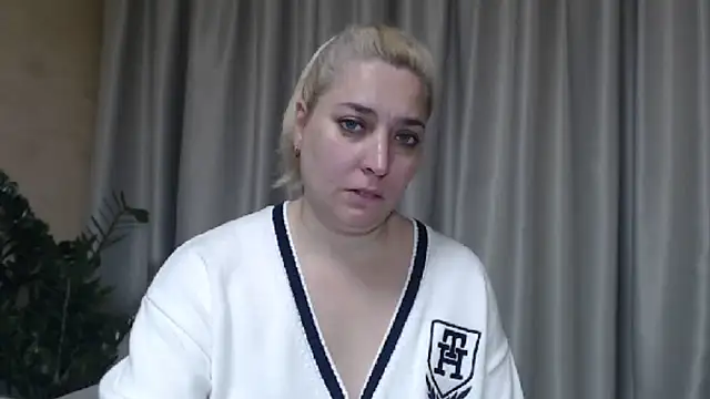 Snapshot of sweetpussy13 chatting on October 13, 2025, 6:26 am sweetpussy13 online show from October 13, 2025, 6:26 am