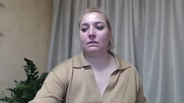 Snapshot of sweetpussy13 chatting on March 15, 2025, 9:41 am sweetpussy13 online show from March 15, 2025, 9:41 am