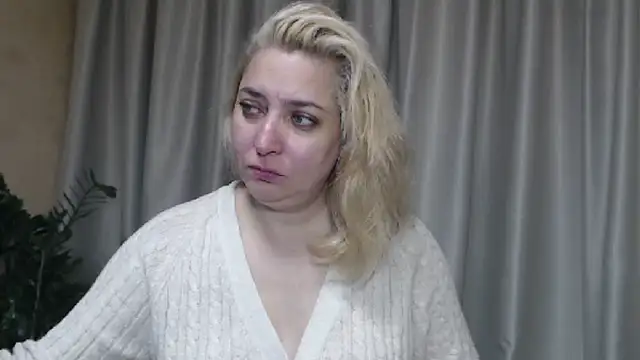 Snapshot of sweetpussy13 chatting on October 10, 2025, 6:03 am sweetpussy13 online show from October 10, 2025, 6:03 am