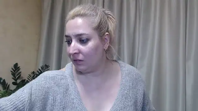 Snapshot of sweetpussy13 chatting on February 15, 2025, 9:49 am sweetpussy13 online show from February 15, 2025, 9:49 am