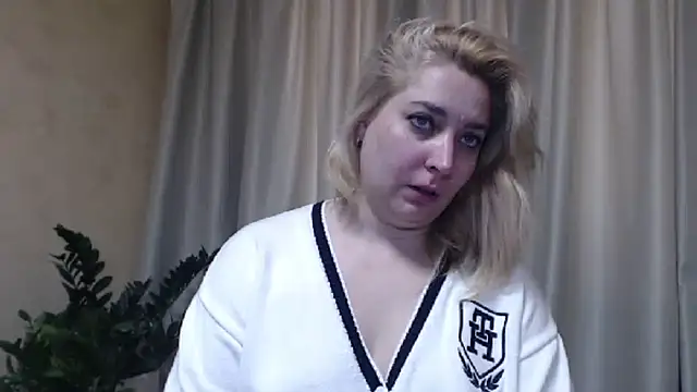 Snapshot of sweetpussy13 chatting on March 14, 2025, 6:32 am sweetpussy13 online show from March 14, 2025, 6:32 am