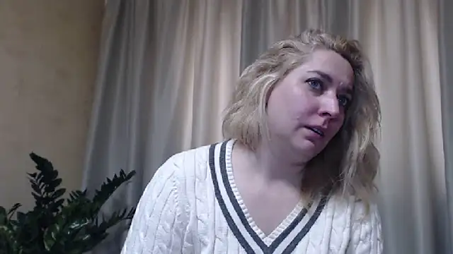 Snapshot of sweetpussy13 chatting on March 20, 2025, 7:14 am sweetpussy13 online show from March 20, 2025, 7:14 am