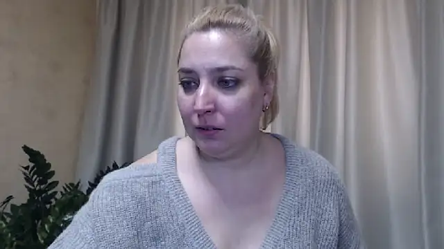 Snapshot of sweetpussy13 chatting on March 22, 2025, 7:04 am sweetpussy13 online show from March 22, 2025, 7:04 am