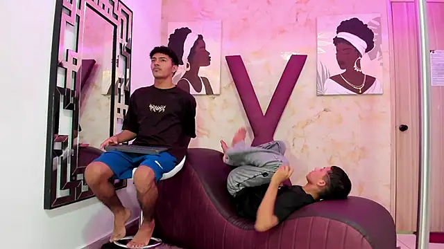 DIAMOND BLACKS online show from December 19, 2025, 7:33 am