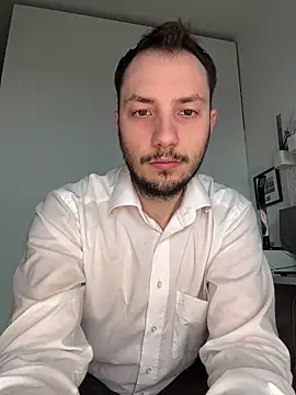 Lovebackground online show from April 3, 2026, 8:43 am