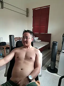 Snapshot of battman4488 chatting on February 13, 2026, 4:56 am battman4488 online show from February 13, 2026, 4:56 am