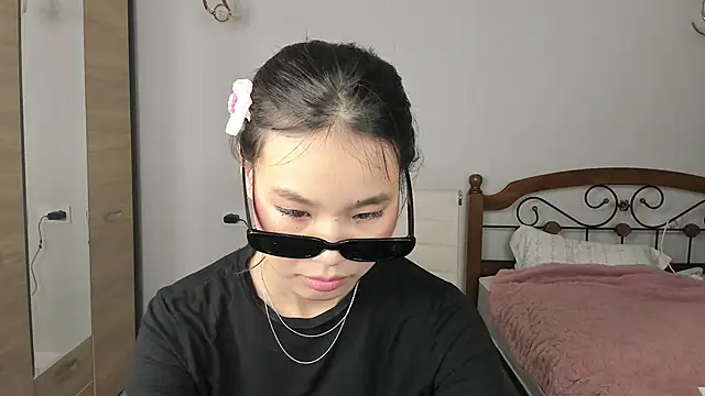 amiya cute online show from February 11, 2026, 2:28 pm