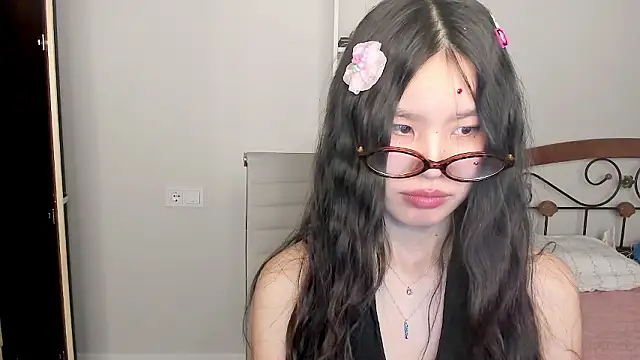 amiya cute online show from February 28, 2026, 5:01 pm