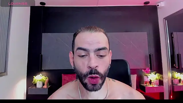 Snapshot of arcangel_harris chatting on February 18, 2026, 7:10 pm arcangel harris online show from February 18, 2026, 7:10 pm