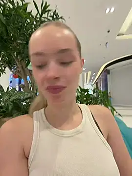 Snapshot of SunnyShiney chatting on July 3, 2026, 6:03 pm SunnyShiney online show from July 3, 2026, 6:03 pm