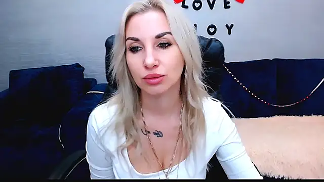 Snapshot of Hanna--Sweet chatting on December 17, 2025, 10:31 am Hanna--Sweet online show from December 17, 2025, 10:31 am