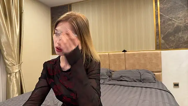 Mary Harriss online show from December 18, 2025, 10:46 pm