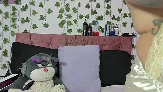 Snapshot of Ayla-marttinez chatting on July 15, 2026, 2:40 am Ayla-marttinez online show from July 15, 2026, 2:40 am