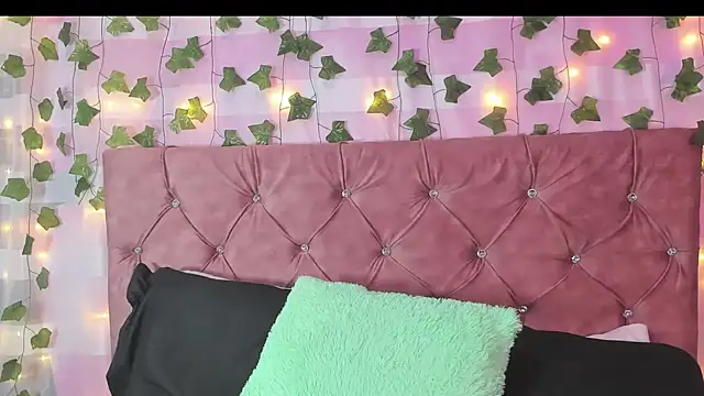 Ayla-marttinez online show from February 8, 2026, 1:25 am