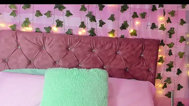 Ayla-marttinez online show from February 13, 2026, 2:11 am