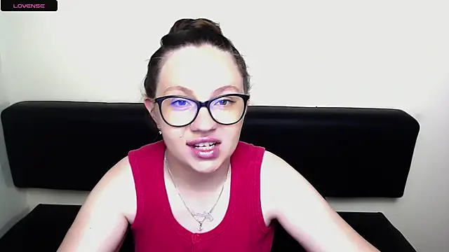 Snapshot of LiliaErmi chatting on June 26, 2026, 6:08 am LiliaErmi online show from June 26, 2026, 6:08 am