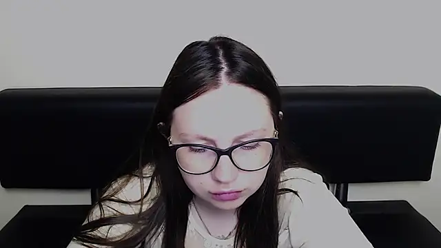 Snapshot of LiliaErmi chatting on June 4, 2026, 7:02 am LiliaErmi online show from June 4, 2026, 7:02 am
