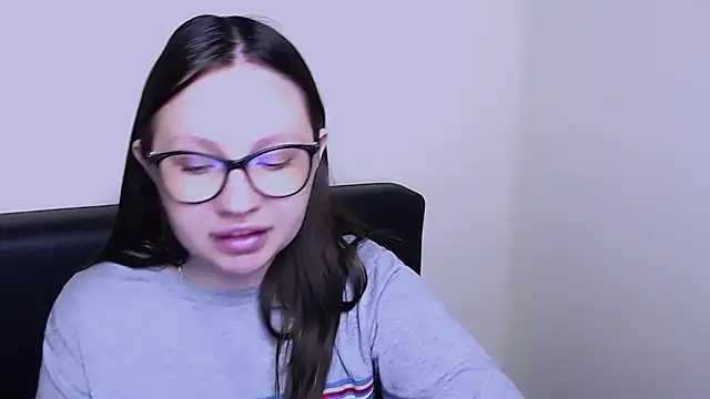 Snapshot of LiliaErmi chatting on June 7, 2026, 7:24 am LiliaErmi online show from June 7, 2026, 7:24 am