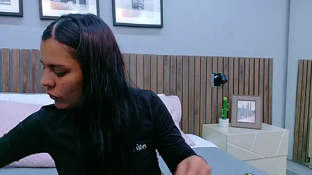 Mia Bellefort online show from March 27, 2026, 7:26 pm