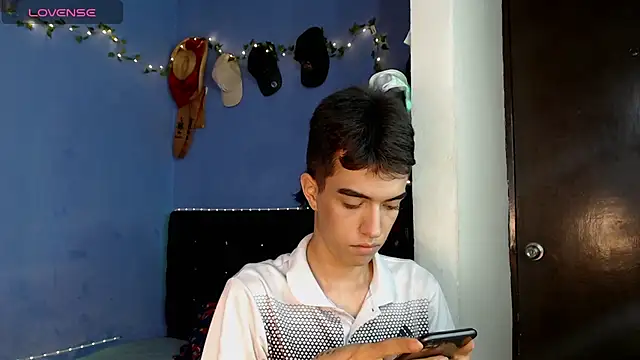 Juan Gomezz26 online show from May 22, 2026, 11:03 pm