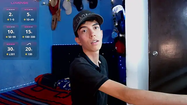 Juan Gomezz26 online show from May 25, 2026, 4:23 am