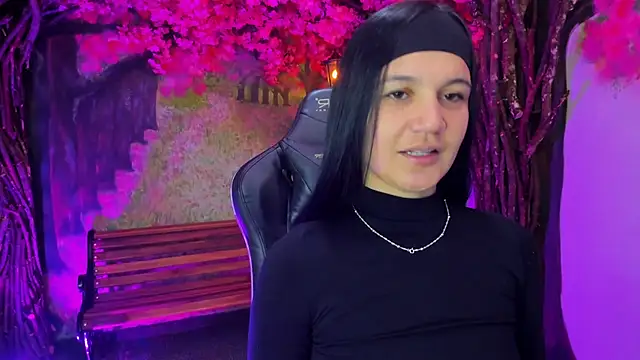 marahanson  online show from December 22, 2025, 12:27 pm