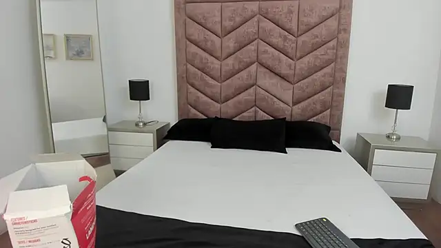 Snapshot of Scarlett__Noir chatting on March 3, 2026, 8:16 pm Scarlett Noir online show from March 3, 2026, 8:16 pm