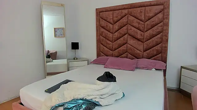 Scarlett  Noir online show from March 25, 2026, 8:08 pm