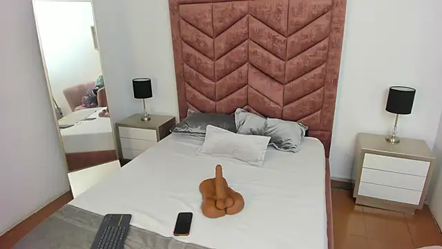 Scarlett  Noir online show from March 8, 2026, 9:18 pm