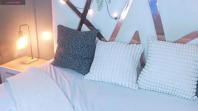 Snapshot of Miia_Anderson chatting on December 17, 2025, 7:41 pm Miia Anderson online show from December 17, 2025, 7:41 pm