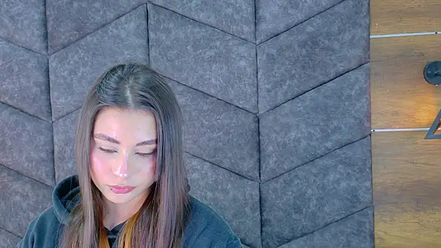 Miia Anderson online show from March 30, 2026, 1:01 pm